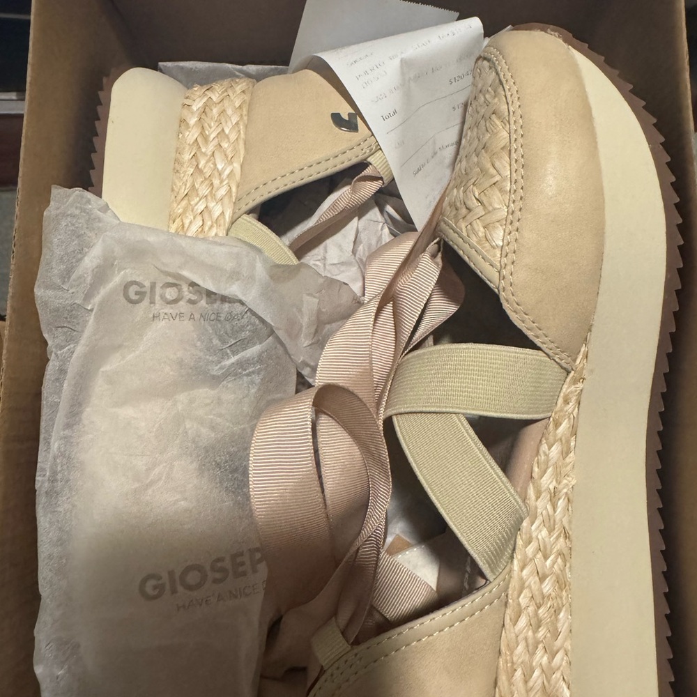 🆕 Gioseppo Cream/Beige Sneaker Sandals - Picture 3 of 9